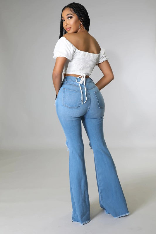 Knee Rip Flare Jean in Medium Wash Wäre Rare Fashion