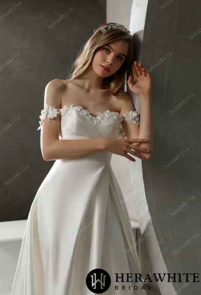 Satin A-Line Bridal Gown Wäre Rare