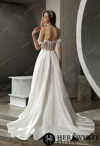 Satin A-Line Bridal Gown Wäre Rare