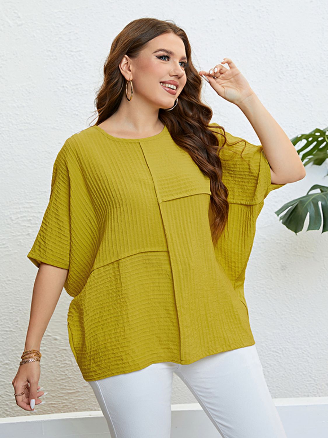 PLUS SIZE SEAMED TOP