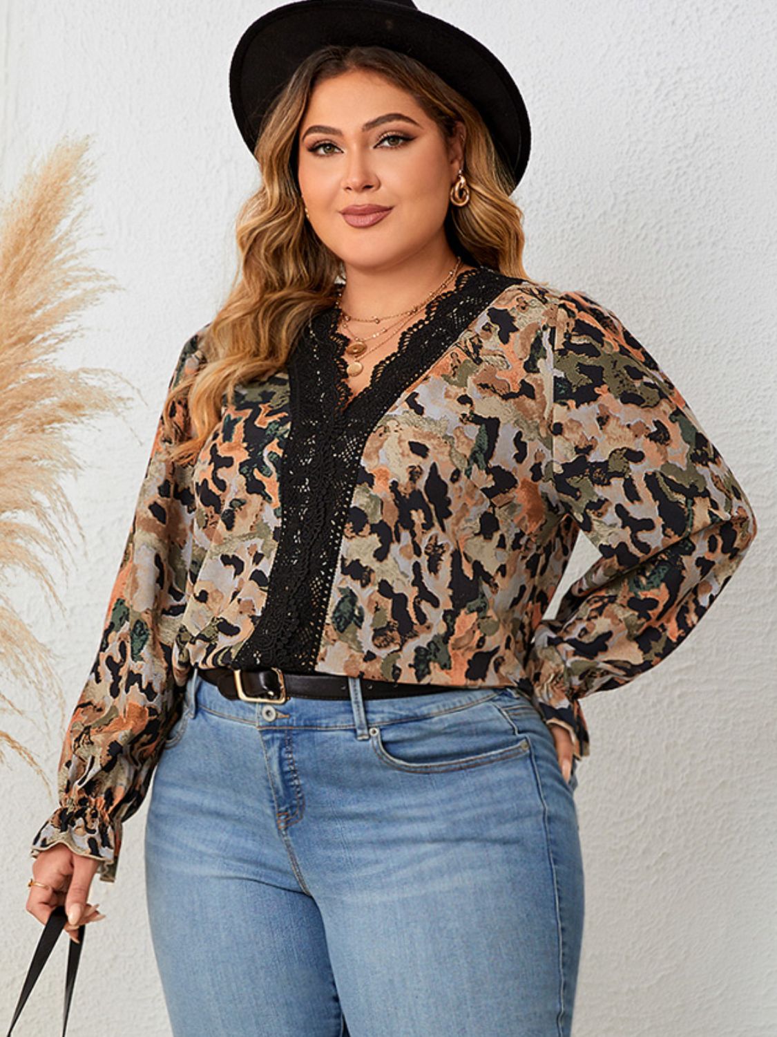 LACE TRIM FLOUNCE BLOUSE