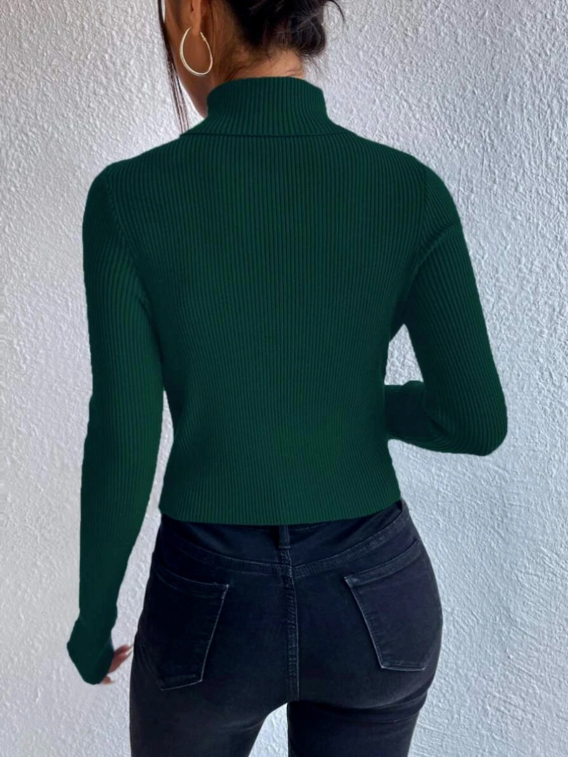 CUTOUT SLEEVE TURTLENECK TOP