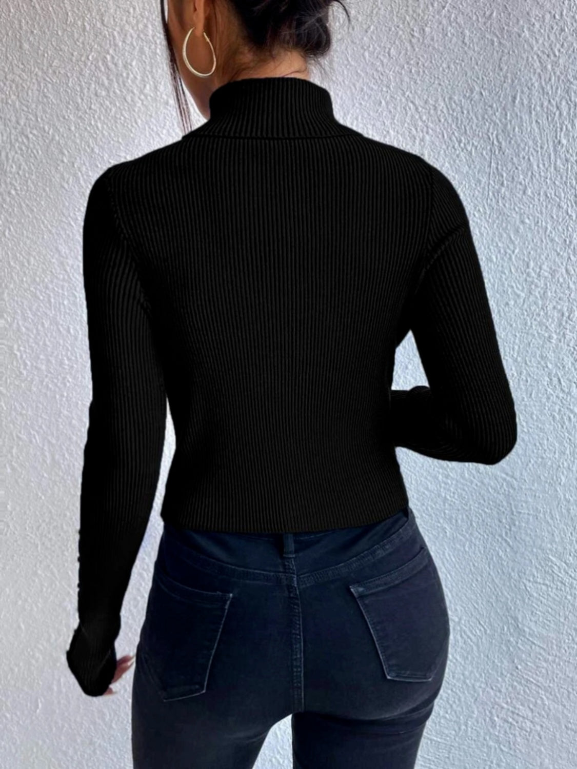CUTOUT SLEEVE TURTLENECK TOP