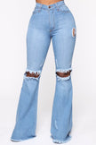 Knee Rip Flare Jean in Medium Wash Wäre Rare Fashion
