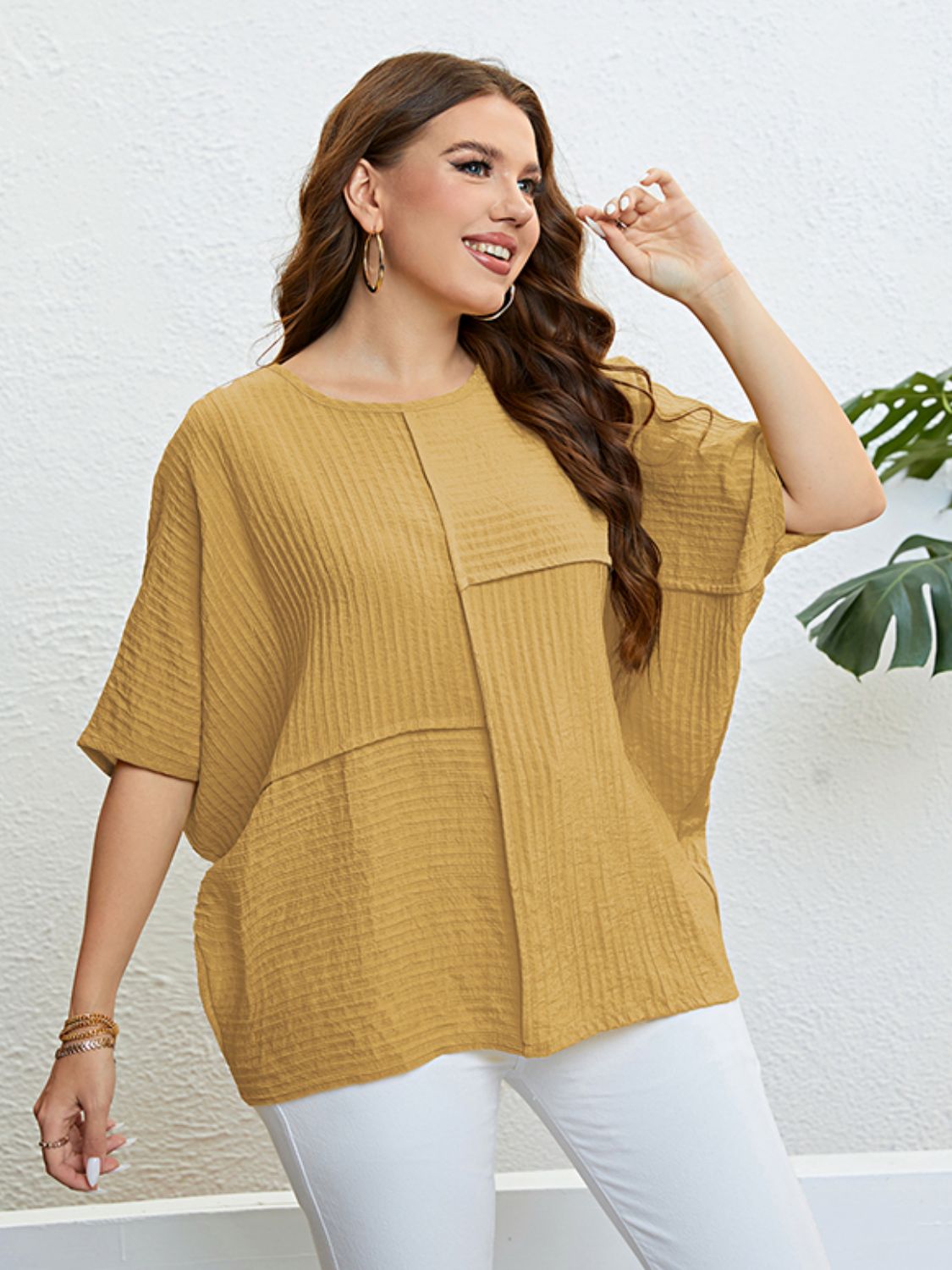 PLUS SIZE SEAMED TOP