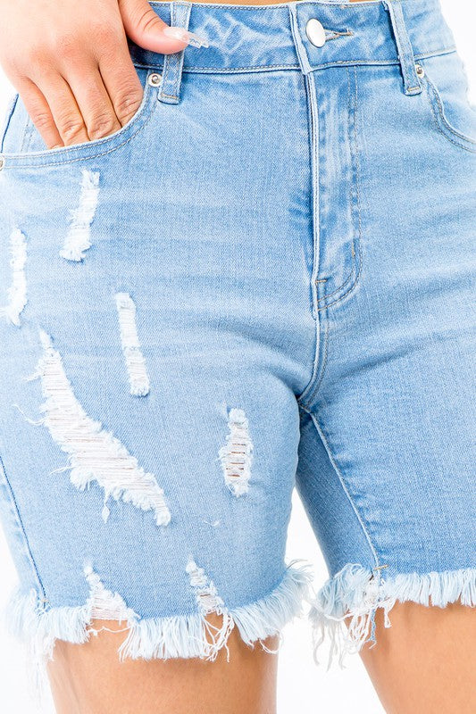 PLUS SIZE DISTRESSED SKINNY DENIM SHORTS - Wäre Rare