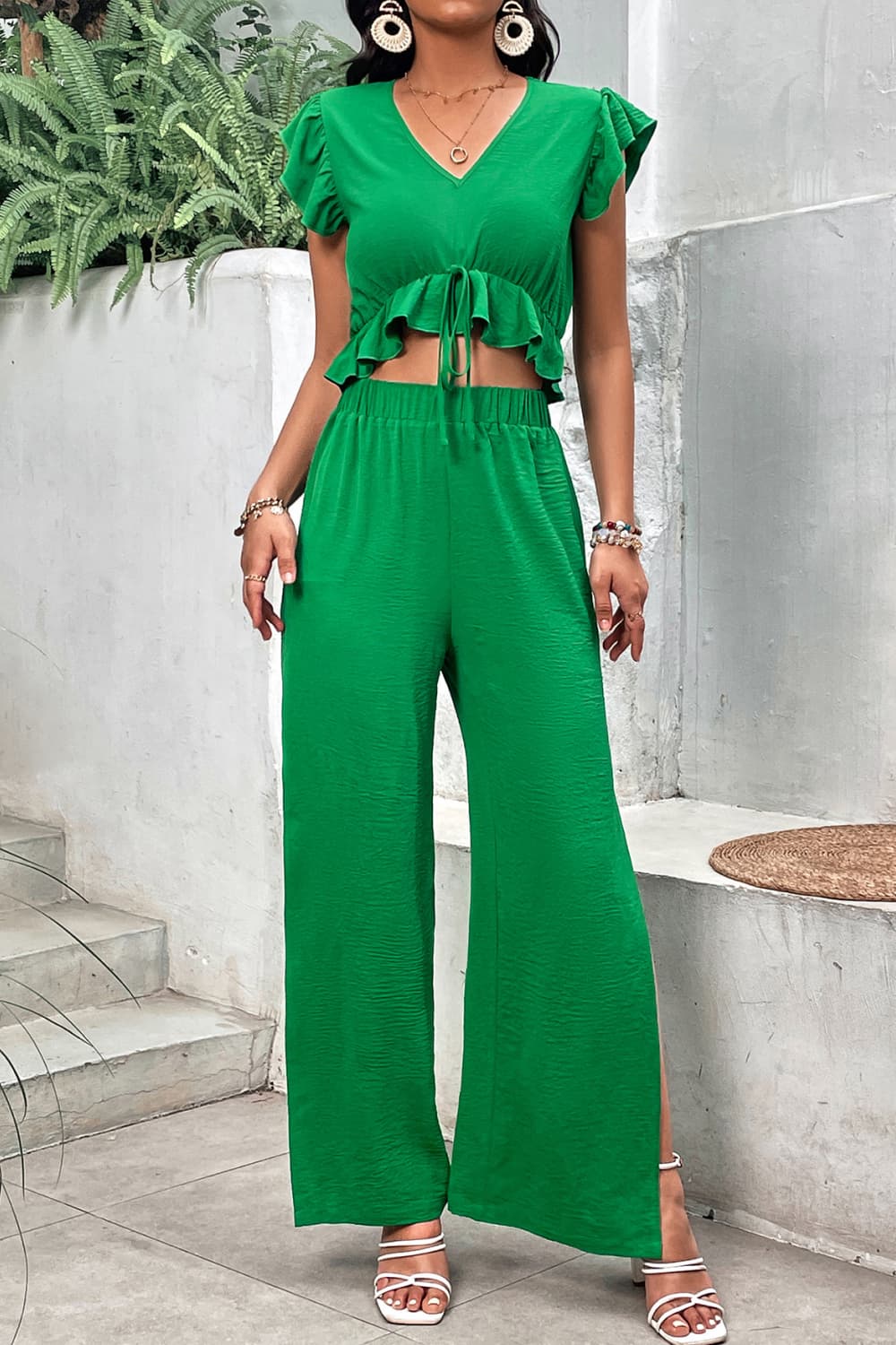 V-Neck Ruffle Hem Top and Slit Pants Set Wäre Rare