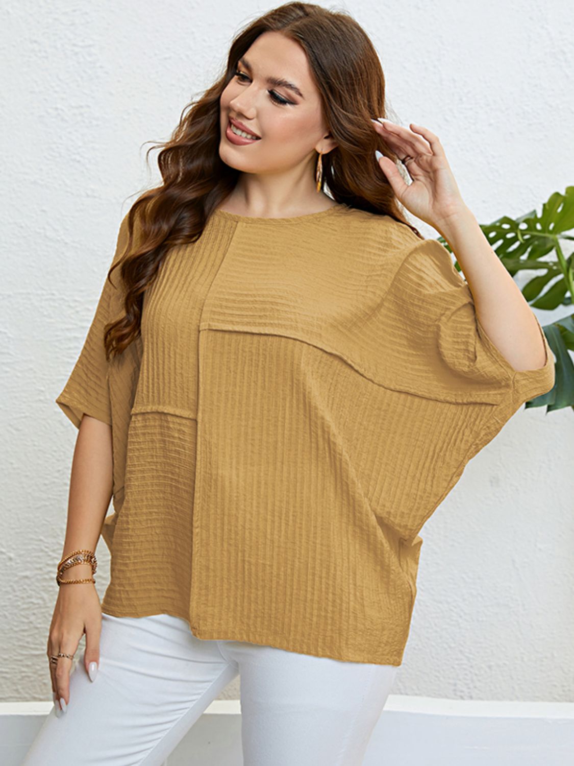 PLUS SIZE SEAMED TOP